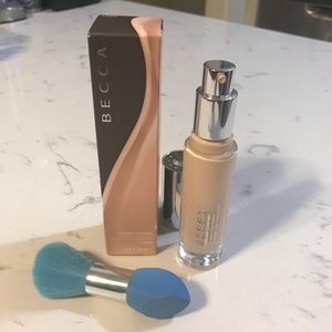 Becca Ultimate Coverage Foundation/ Free Brush